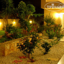 Danelis Apartments
