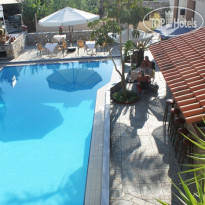 Lolas Apartments 