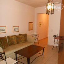 Lambrinos Suites