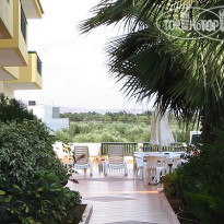 Aspri Petra Apartments 