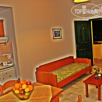 Aspri Petra Apartments 