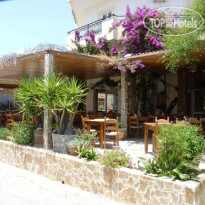 Medousa Apartments & Taverna 