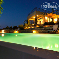 Daedalos & Ikaros Luxury Villas