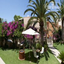 Nikolas Suites 