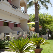 Nikolas Suites