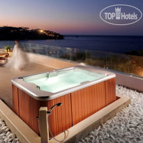 Out of the Blue, Capsis Elite Resort