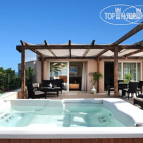 Out of the Blue, Capsis Elite Resort