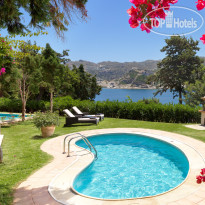 Out of the Blue, Capsis Elite Resort