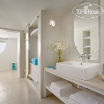 Out of the Blue, Capsis Elite Resort