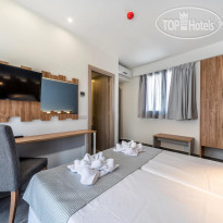 Pollis Hotel