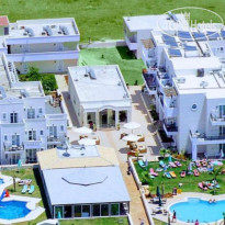 Yiannis Manos Hotel Resort 