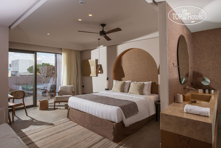 Hotel photo Paralos Venus Suites 5*