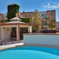 Bella Beach Hotel pool bar