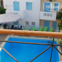 Renia Apartments