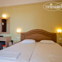 Kronos Hotel 