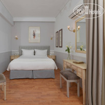 Acropolis Ami Boutique