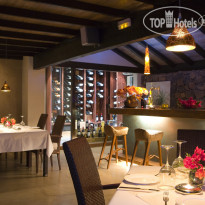 Alondra Villas & Suites Restaurant Arena inside