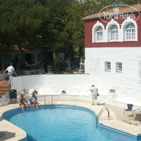 Del Almirante Collingwood House 