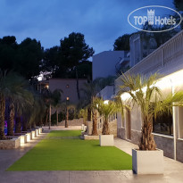 CALMA Holiday Villas вечер