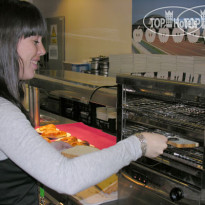 Pere Tarres Youth Hostel 