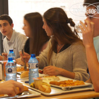 Pere Tarres Youth Hostel 