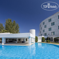 Barcelo Renacimiento Swimming Pool