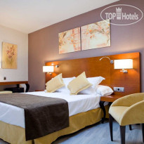 Hotel Puerta de Toledo Четырехместный номер Superior.