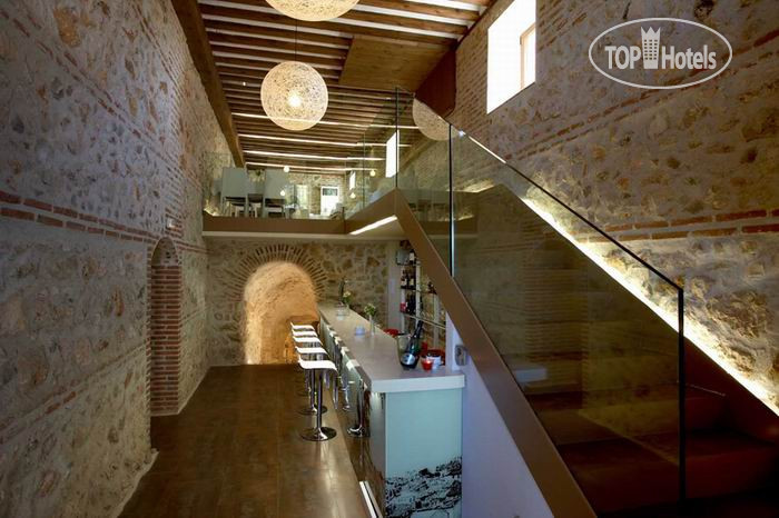 New photos from tourists El Pontifical 