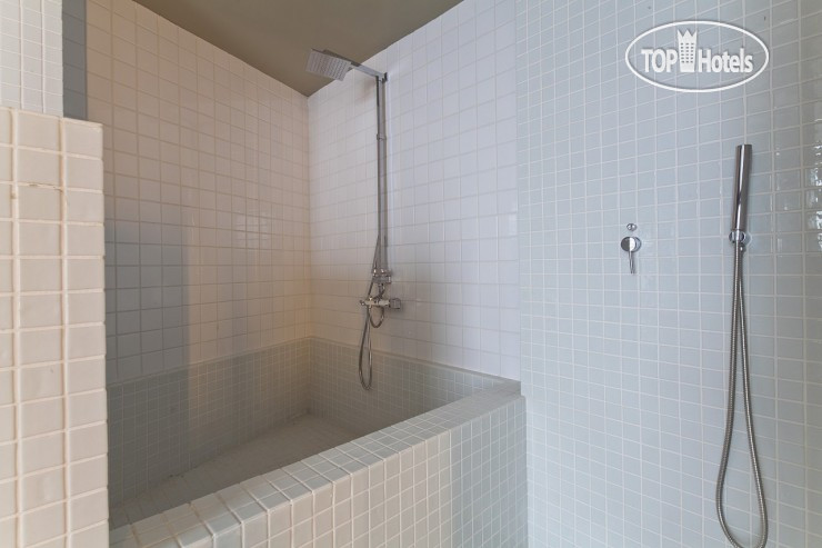 New photos from tourists DingDong Nuns 