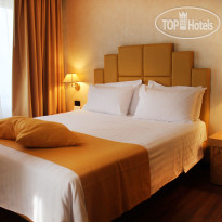 De La Ville Hotel  