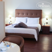 De La Ville Hotel  