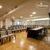 Breaking Business Hotel
