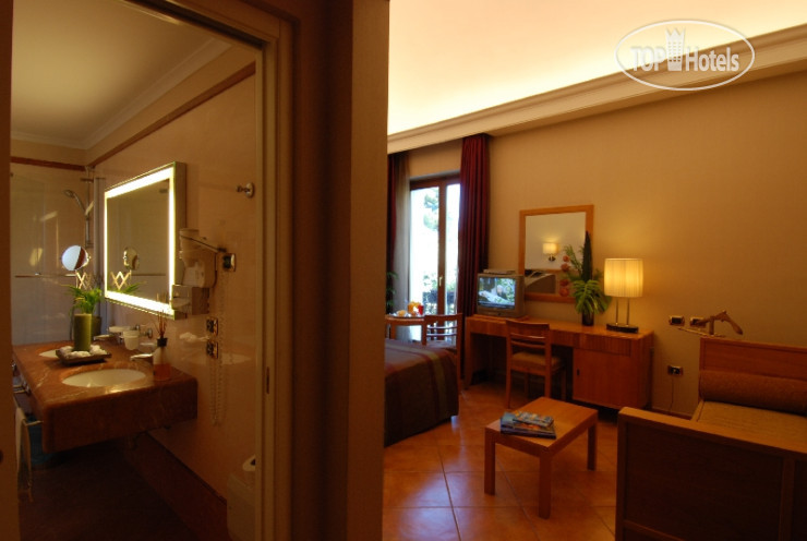 New photos from tourists Forum 4*