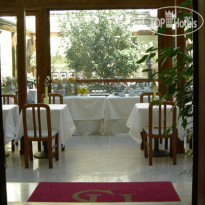 Select Garden 