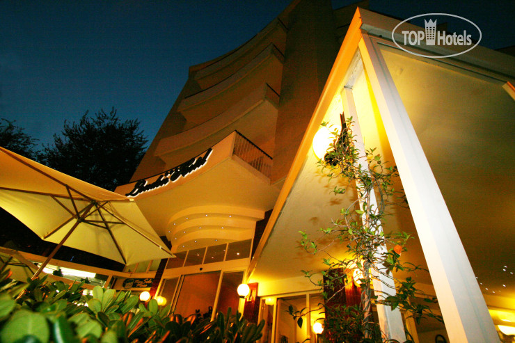 New photos from tourists London 3*