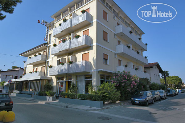 Hotelier's photos Tamanaco hotel Lignano Sabbiadoro 2*