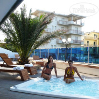 Club Hotel Bikini & Tropicana 