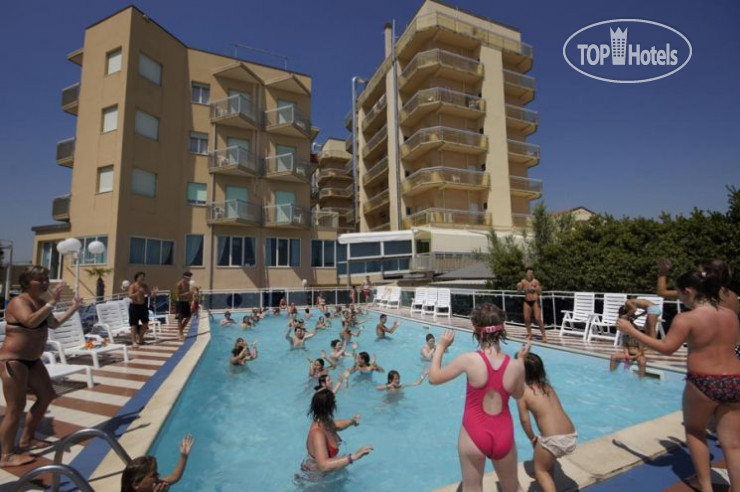 Hotelier's photos Club Hotel Bikini & Tropicana 3*
