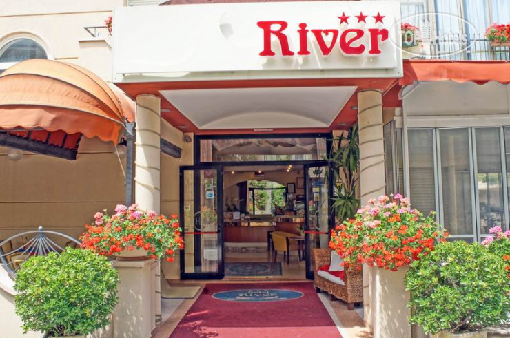 River Hotel 
