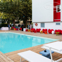 Бассейн в Rainbow Hotel 3*