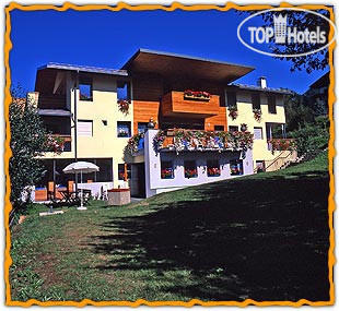 Hotelier's photos Garni Enrosadira Hotel Vigo di Fassa 3*