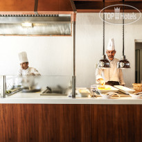 Coral Beach Hotel & Resort Armonia Restaurant