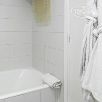 Coral Beach Hotel & Resort Room Bathroom