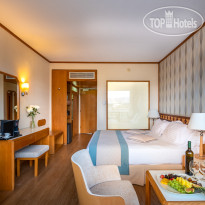Constantinou Bros Pioneer Beach Hotel