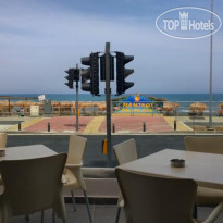 Mackenzie Beach Hotel & Apartments 