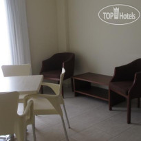 Mackenzie Beach Hotel & Apartments 