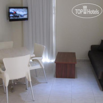 Mackenzie Beach Hotel & Apartments 