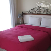 Mackenzie Beach Hotel & Apartments 