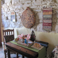 Stratos House
