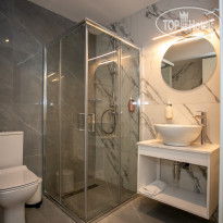 Best Western Plus Larco Hotel BATHROOM